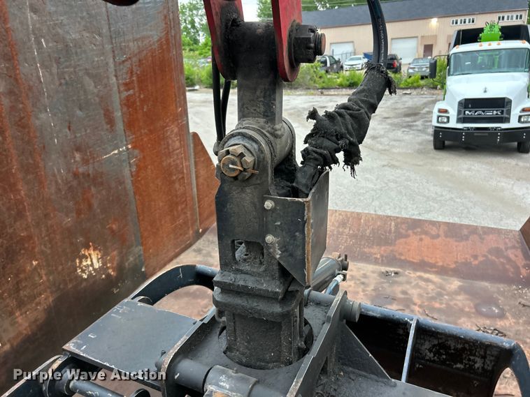 image for item FC5517 2015 Kenworth T370 grapple crane truck
