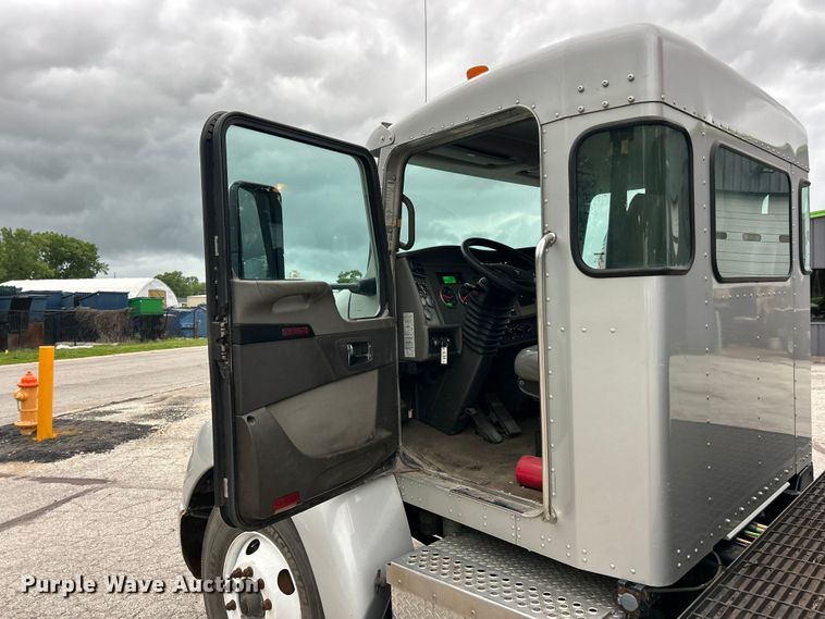 image for item FC5517 2015 Kenworth T370 grapple crane truck