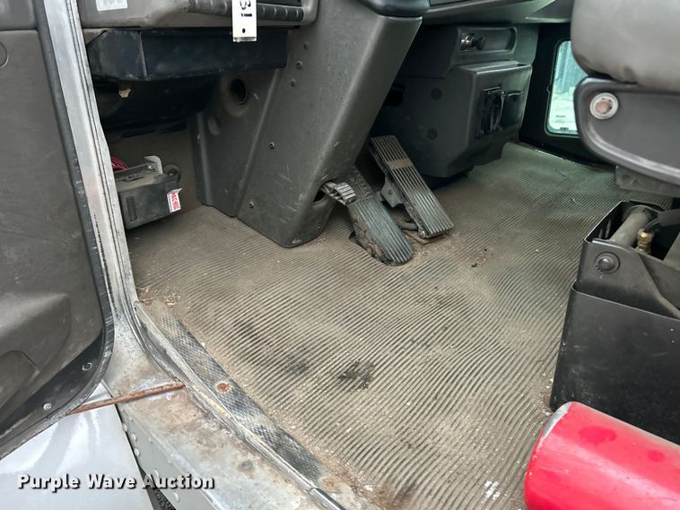 image for item FC5517 2015 Kenworth T370 grapple crane truck