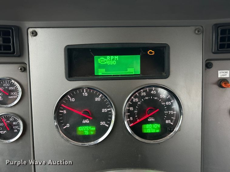 image for item FC5517 2015 Kenworth T370 grapple crane truck