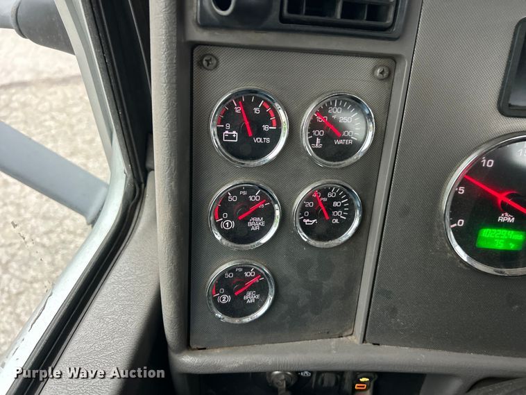 image for item FC5517 2015 Kenworth T370 grapple crane truck