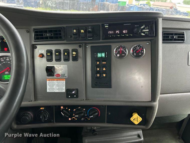 image for item FC5517 2015 Kenworth T370 grapple crane truck
