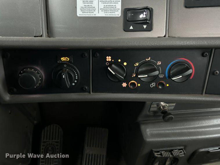 image for item FC5517 2015 Kenworth T370 grapple crane truck