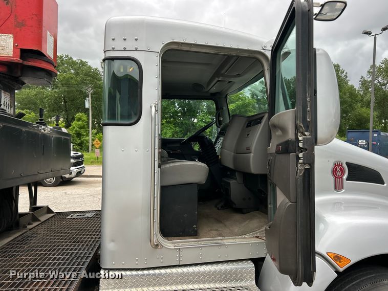 image for item FC5517 2015 Kenworth T370 grapple crane truck