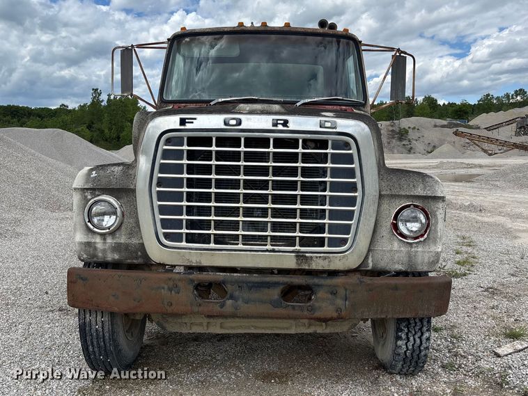image for item FC5696 1973 Ford 8000 water truck