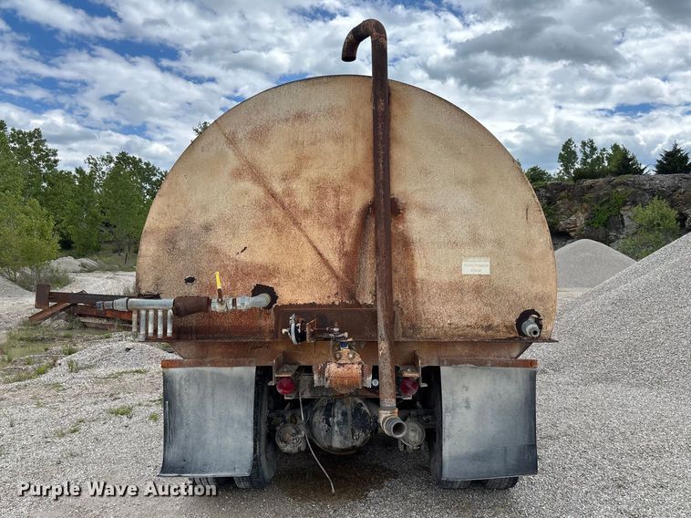 image for item FC5696 1973 Ford 8000 water truck