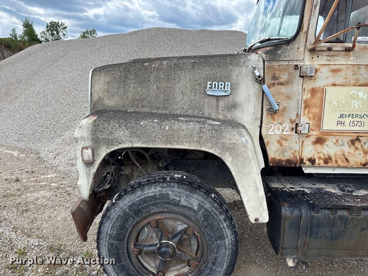 image for item FC5696 1973 Ford 8000 water truck