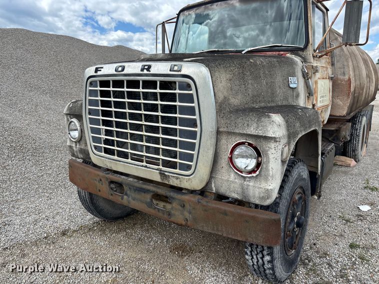 image for item FC5696 1973 Ford 8000 water truck