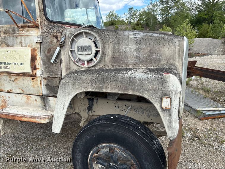 image for item FC5696 1973 Ford 8000 water truck