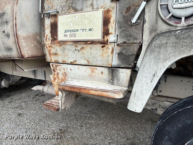 image for item FC5696 1973 Ford 8000 water truck