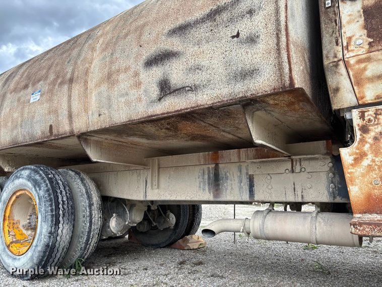image for item FC5696 1973 Ford 8000 water truck