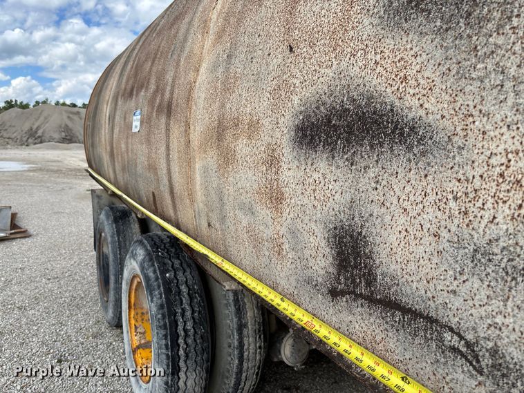 image for item FC5696 1973 Ford 8000 water truck