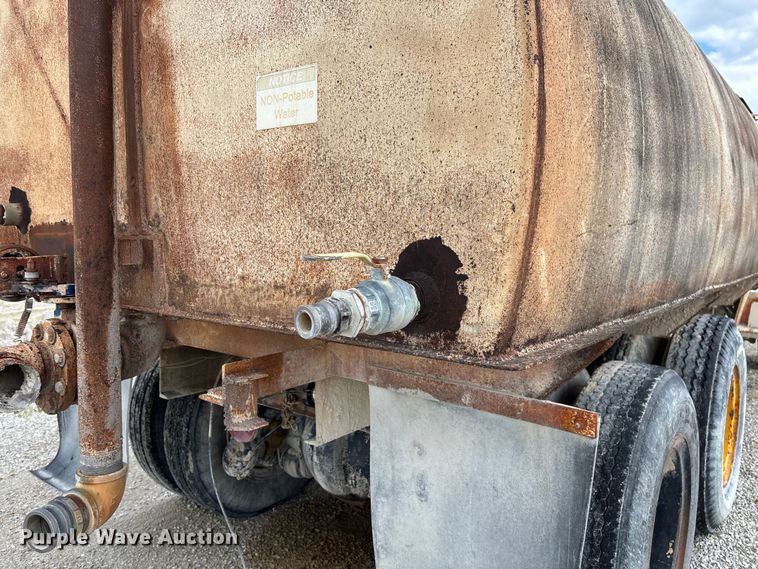 image for item FC5696 1973 Ford 8000 water truck