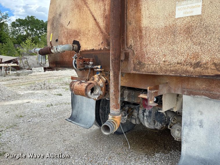 image for item FC5696 1973 Ford 8000 water truck