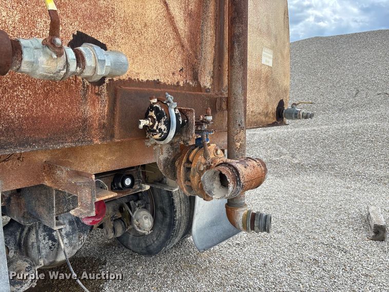 image for item FC5696 1973 Ford 8000 water truck
