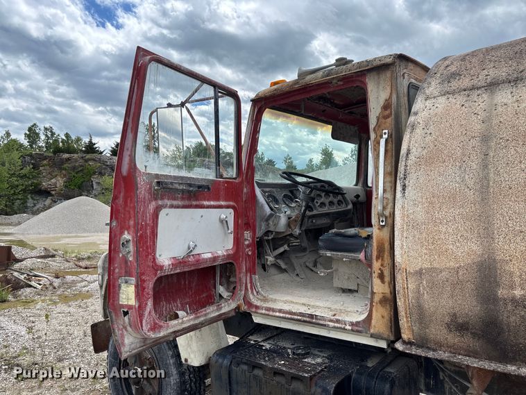 image for item FC5696 1973 Ford 8000 water truck