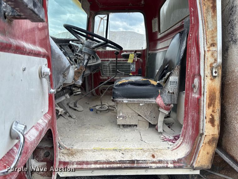 image for item FC5696 1973 Ford 8000 water truck