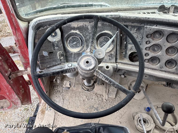 image for item FC5696 1973 Ford 8000 water truck