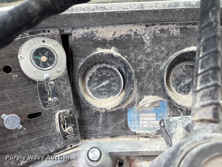image for item FC5696 1973 Ford 8000 water truck
