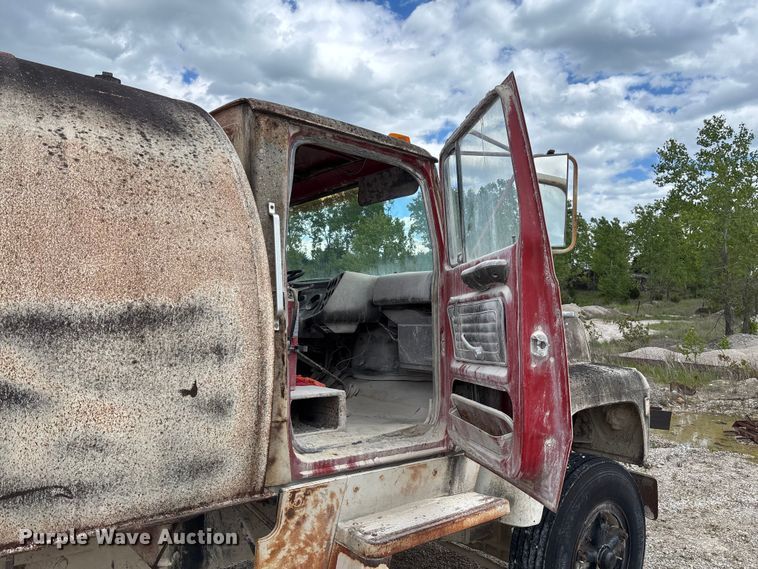 image for item FC5696 1973 Ford 8000 water truck
