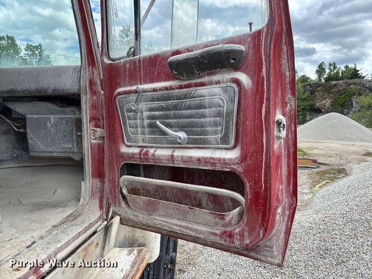 image for item FC5696 1973 Ford 8000 water truck