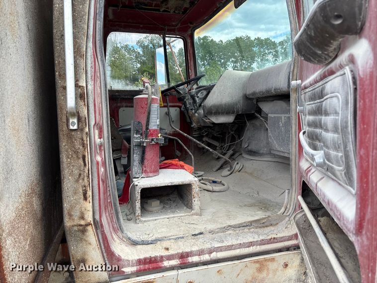 image for item FC5696 1973 Ford 8000 water truck
