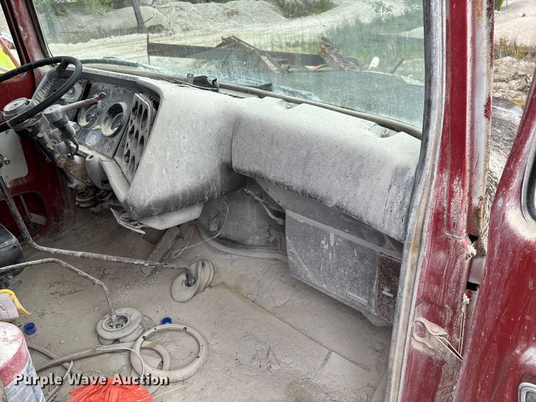 image for item FC5696 1973 Ford 8000 water truck