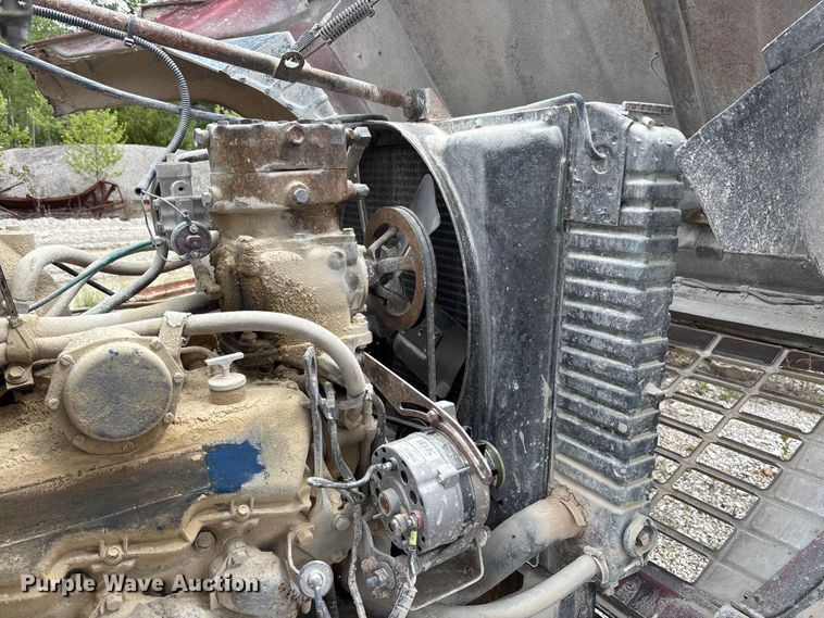image for item FC5696 1973 Ford 8000 water truck
