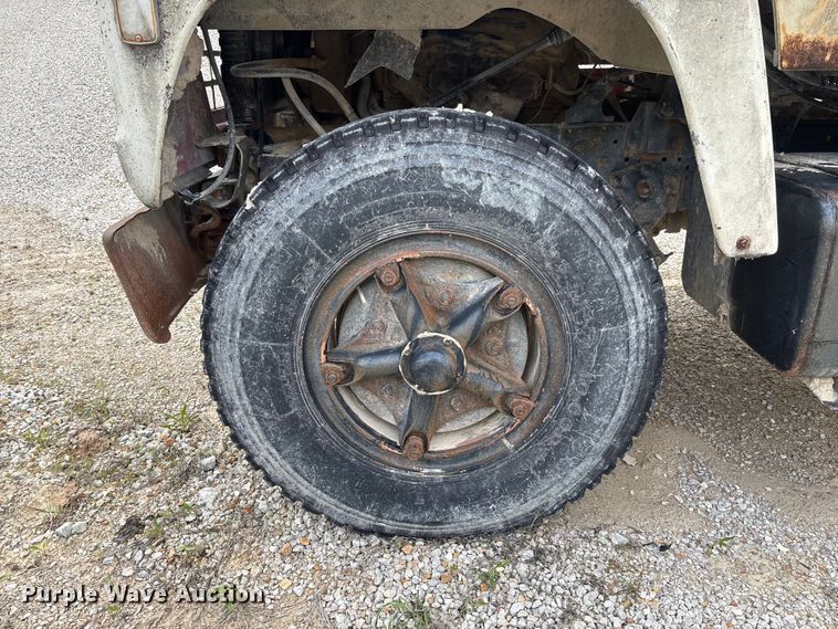 image for item FC5696 1973 Ford 8000 water truck
