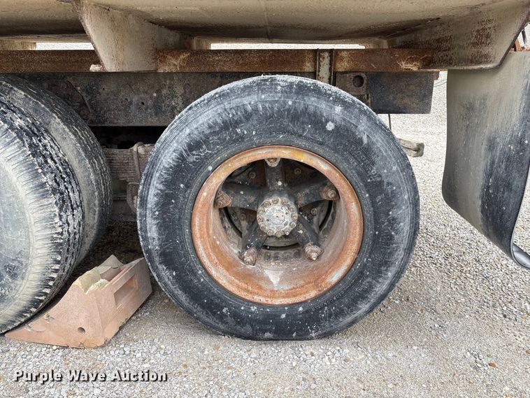 image for item FC5696 1973 Ford 8000 water truck