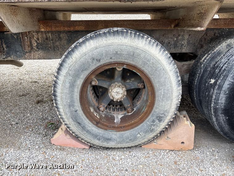 image for item FC5696 1973 Ford 8000 water truck