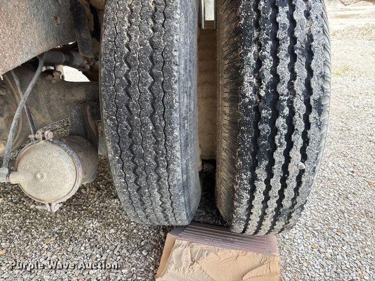 image for item FC5696 1973 Ford 8000 water truck