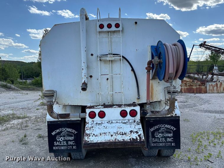 image for item FC5697 1981 Mack R686ST water truck