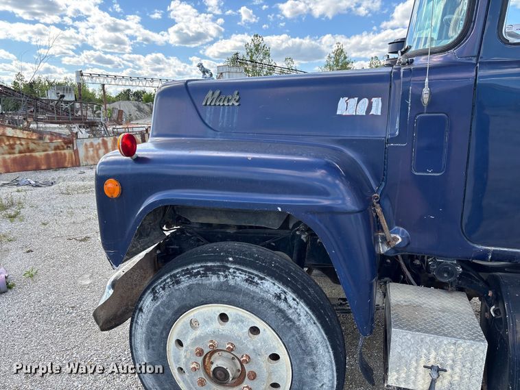 image for item FC5697 1981 Mack R686ST water truck