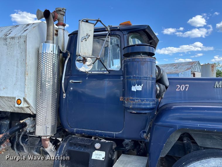 image for item FC5697 1981 Mack R686ST water truck