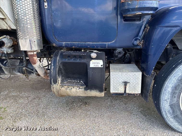 image for item FC5697 1981 Mack R686ST water truck
