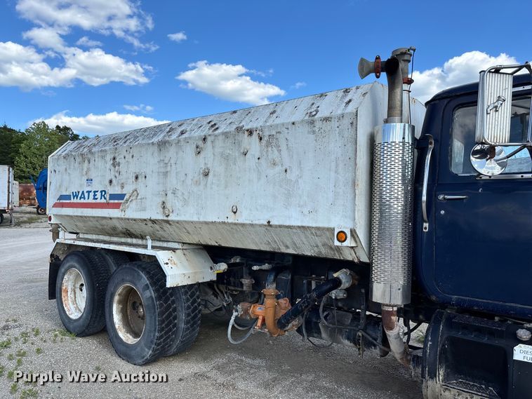image for item FC5697 1981 Mack R686ST water truck