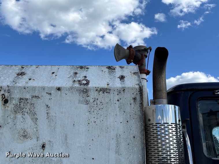 image for item FC5697 1981 Mack R686ST water truck