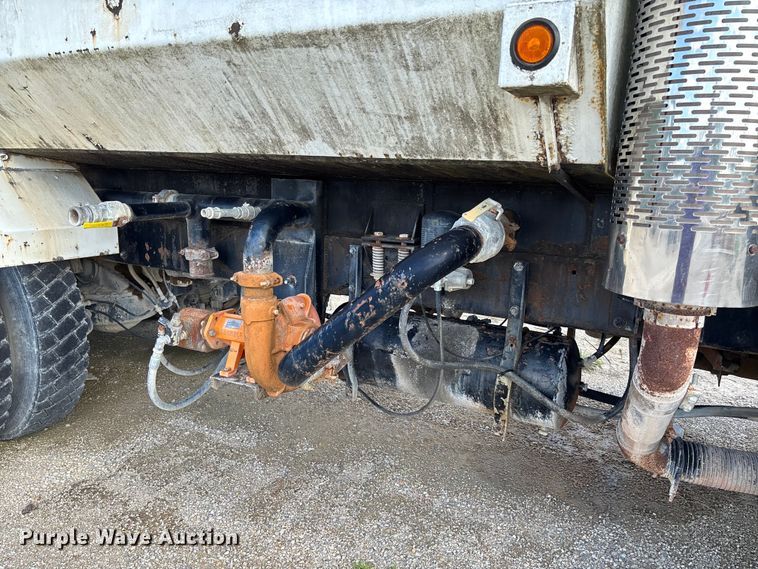image for item FC5697 1981 Mack R686ST water truck