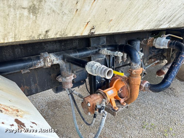 image for item FC5697 1981 Mack R686ST water truck