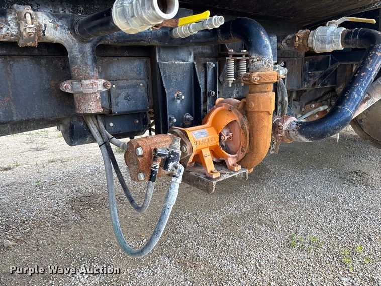 image for item FC5697 1981 Mack R686ST water truck