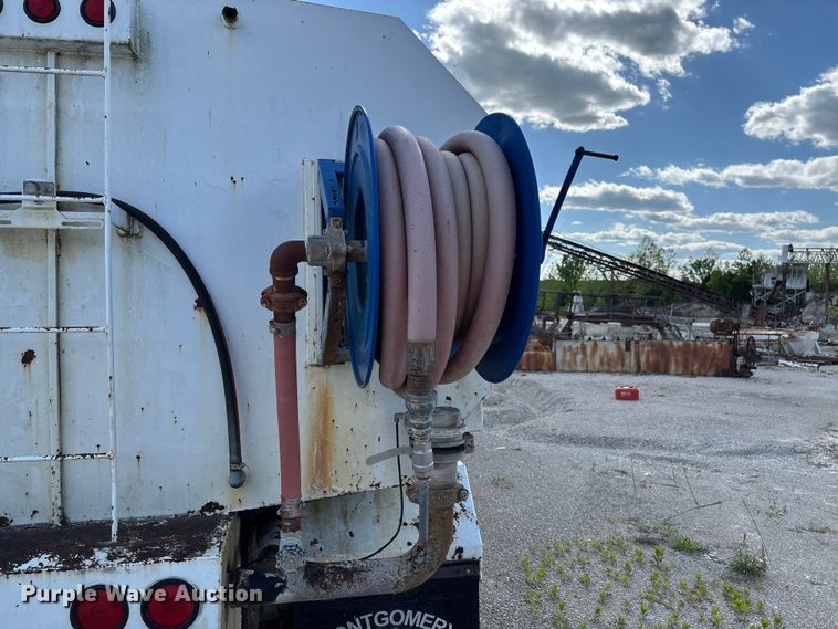 image for item FC5697 1981 Mack R686ST water truck