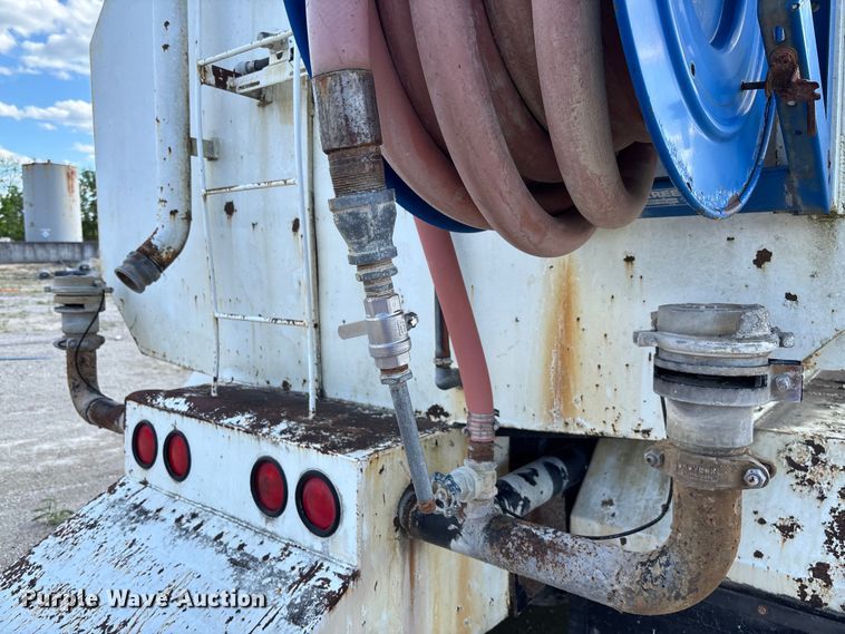 image for item FC5697 1981 Mack R686ST water truck
