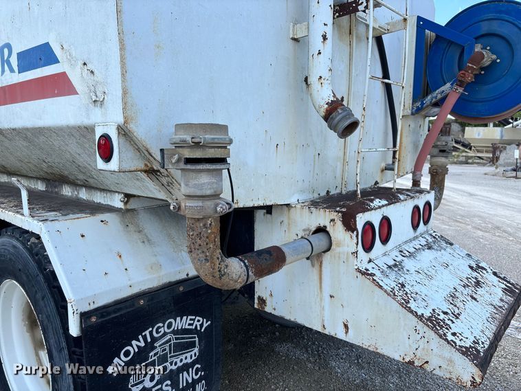image for item FC5697 1981 Mack R686ST water truck