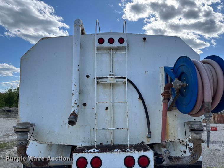 image for item FC5697 1981 Mack R686ST water truck