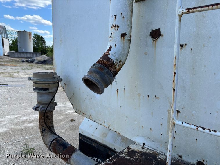 image for item FC5697 1981 Mack R686ST water truck