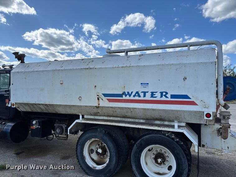 image for item FC5697 1981 Mack R686ST water truck