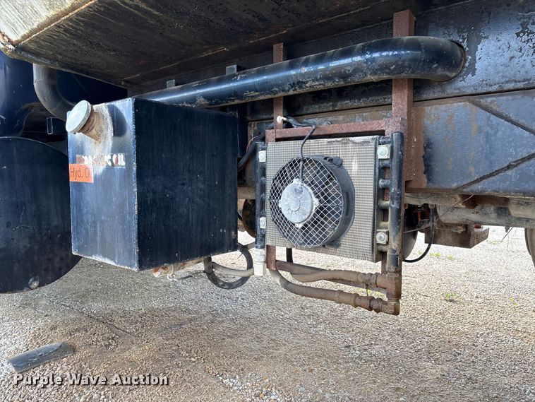 image for item FC5697 1981 Mack R686ST water truck