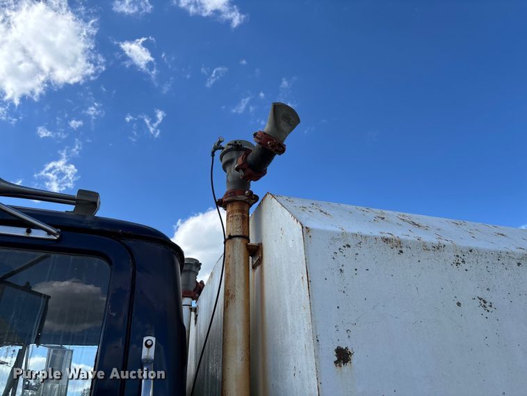 image for item FC5697 1981 Mack R686ST water truck