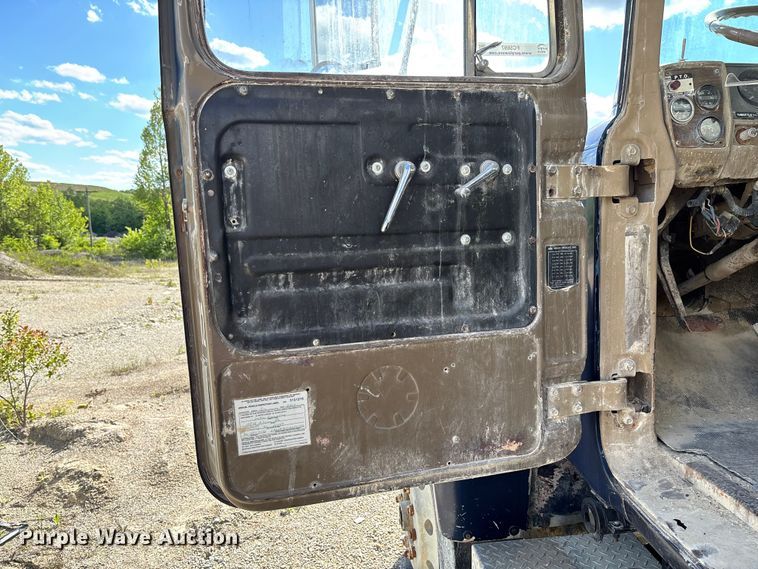 image for item FC5697 1981 Mack R686ST water truck